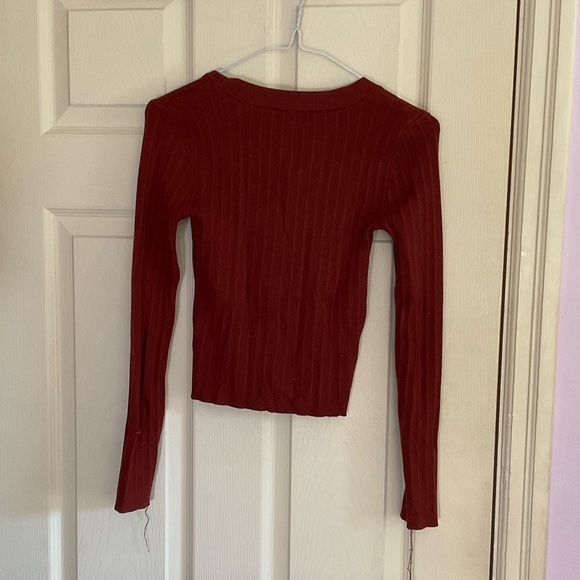 Ribbed V-Neck Cardigan Top - Picture 2 of 3